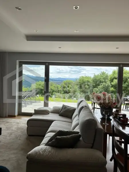 Traumvilla in Castelo de Paiva: Neuwertig, 600m², 5 Zimmer – Ihr neues Zuhause für 1,2 Mio. €!