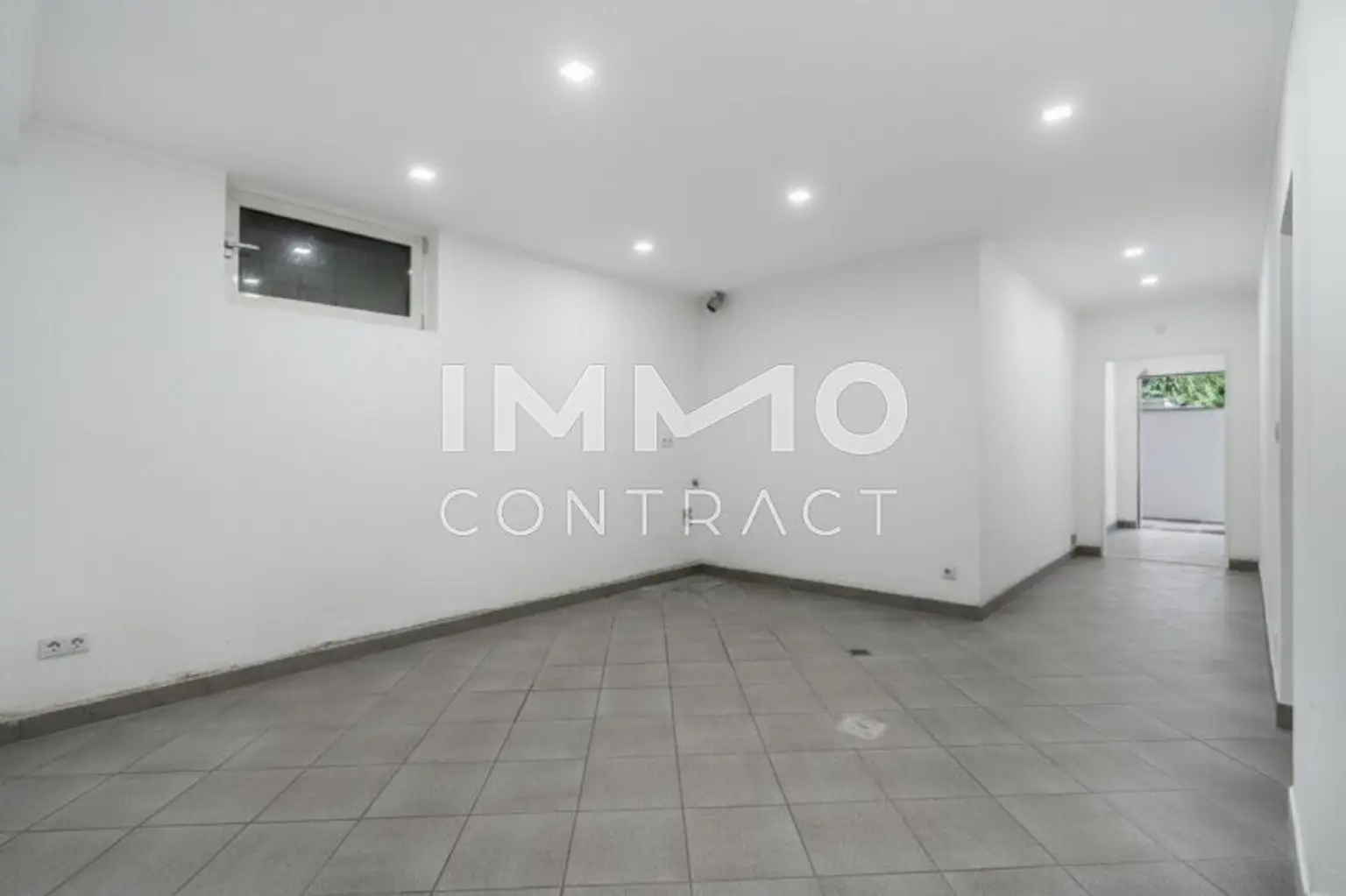 Abstellraum mit Waschmaschinen- & Saunaanschluss