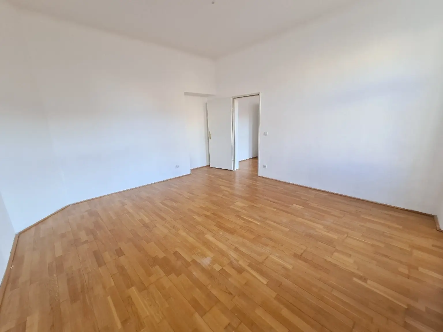 Befristet vermietete 3-Zimmer-Wohnung im sanierten Altbau.
