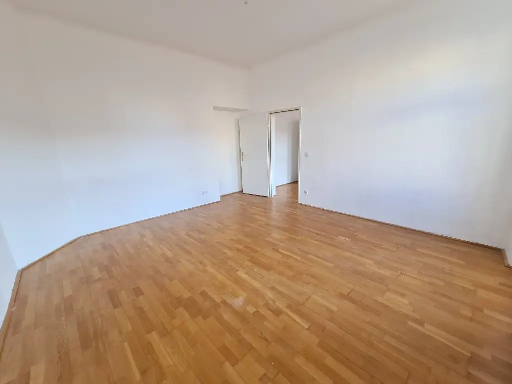 Befristet vermietete 3-Zimmer-Wohnung im sanierten Altbau.