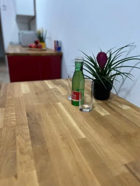 Mitten im wirtschaftlichen Herzen von Simmering nahe U3 Enkplatz: 6 Zimmer (inkl. Büro) mit sehr guter Rendite!