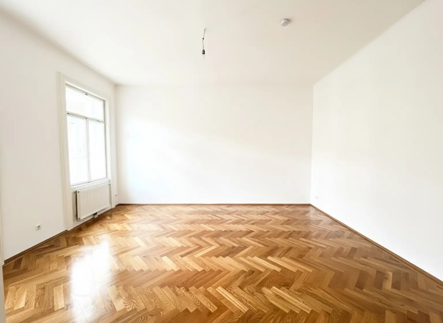 UNBEFRISTET und RENOVIERT: Wohnen in Bestlage in einer 4-Zimmer Altbauwohnung