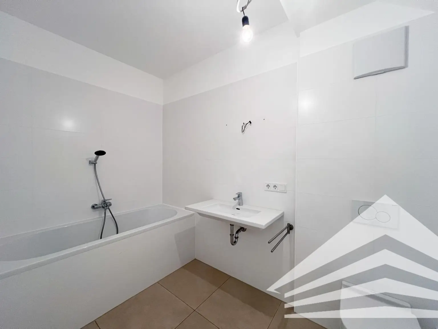 Badezimmer inkl. Wanne und WC