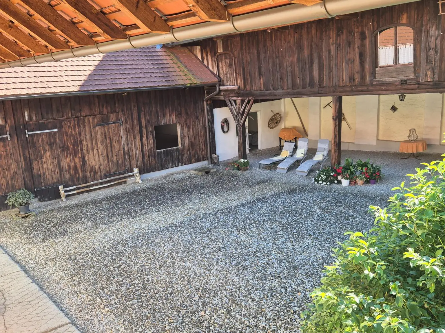 Wunderschöner Dreikanthof in Ruhelage mit Reithalle