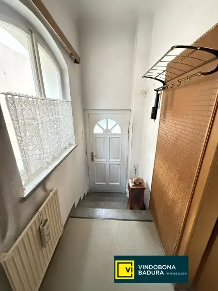 Sanierungsbedürftiges Einfamilienhaus in ruhiger Lage!!!