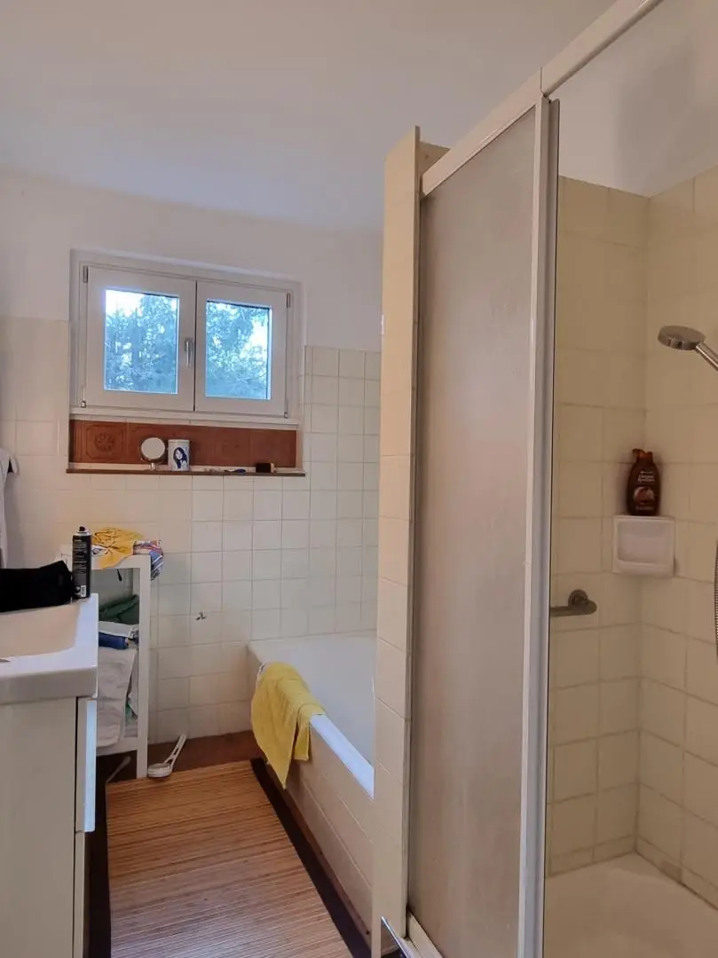 GERÄUMIGES EIN / ZWEIFAMILIENHAUS IN SONNIGER LAGE