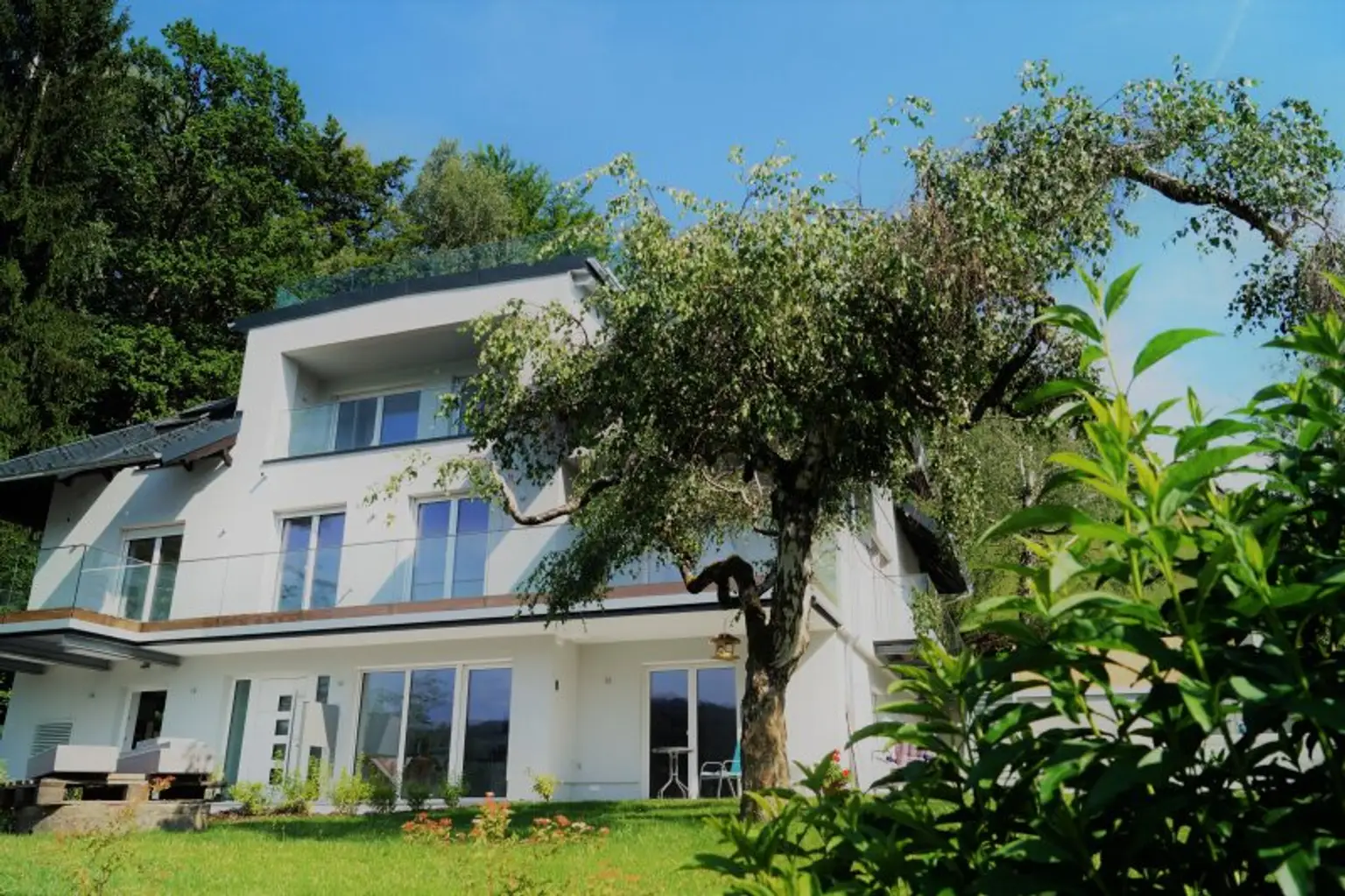 Miete in Wörtherseevilla mit Hallenbad/Sauna und Badeplatz!
