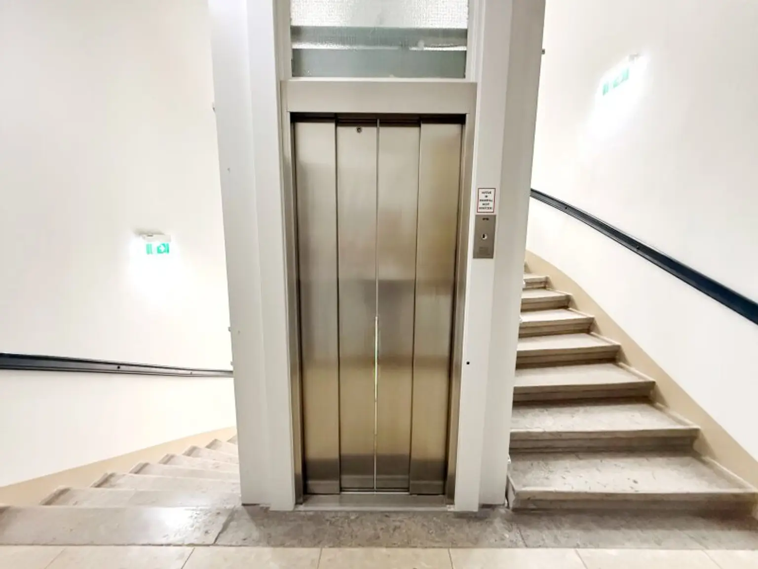 Charmante Bürofläche im sanierten Stilaltbau, unmittelbar bei der U4 und nahe dem 1. Bezirk