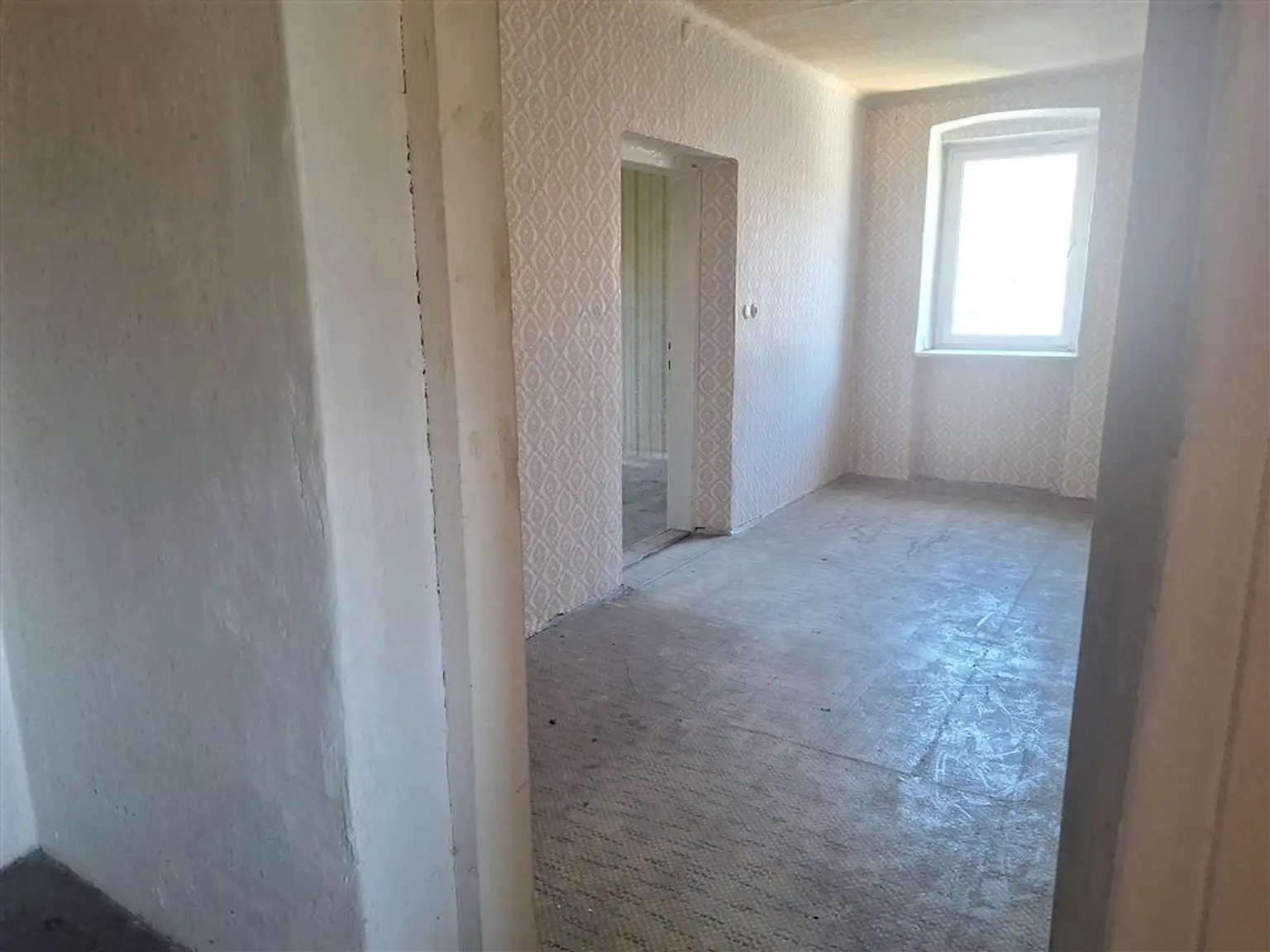 Charmante, großzügige Altbau-Villa mit Nebengebäuden auf großem Baugrundstück zu verkaufen
