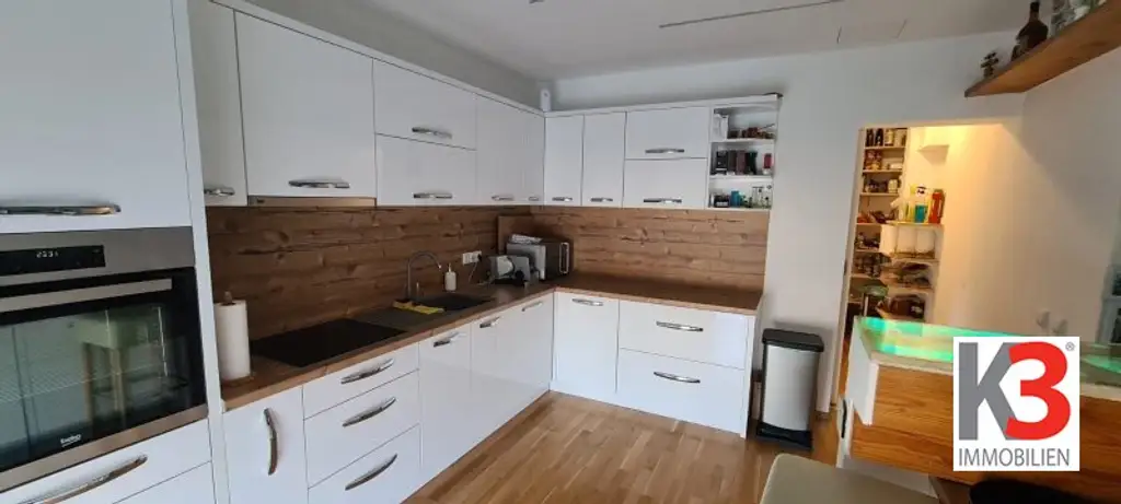 K3 präsentiert Wohnung mit Pool, Teich, Einliegerwohnung und Doppelcarport in absoluter Ruhelage