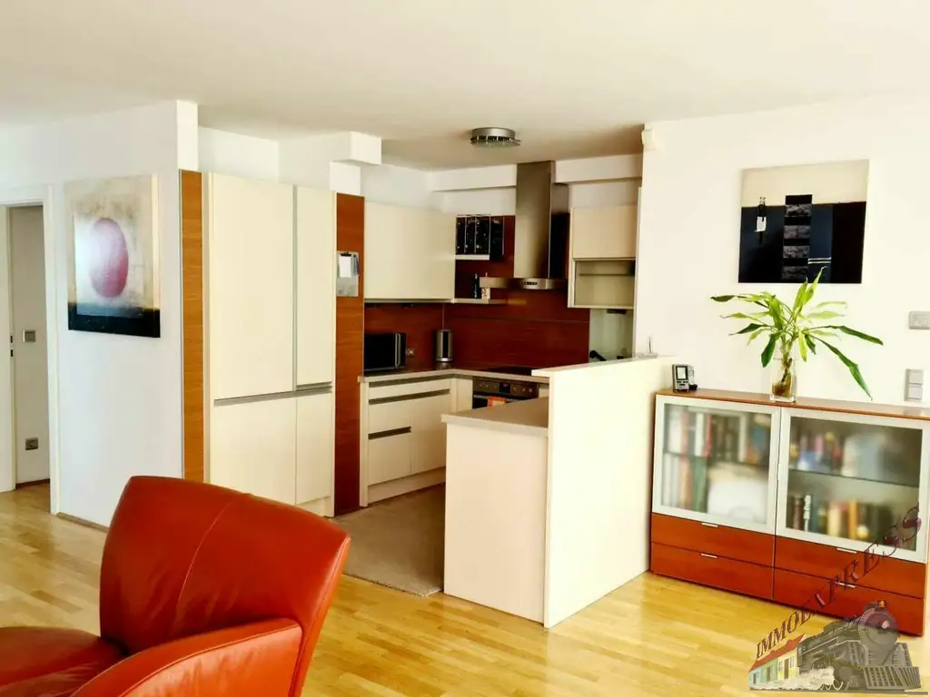 Wohnungs- Paket in Bestlage! 4 Wohnungen stilvoll renoviert inklusive Garten, Garage, Swimmingpool und Sauna!