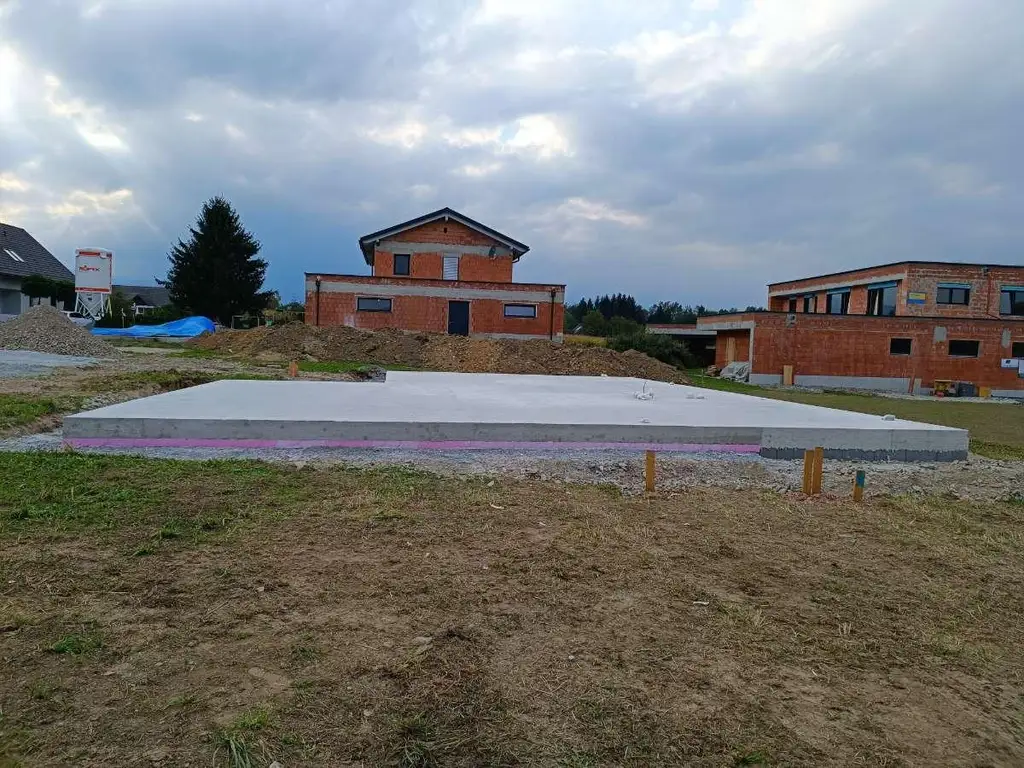 Schönes Baugrundstück mit Fundament für Bungalow in St. Martin im Sulmtal