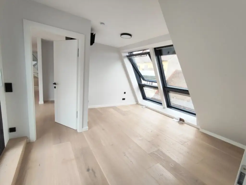 Krongasse! Erstbezug Penthouse mit 3 Terrassen und privatem Liftzugang auf frisch saniertem Altbau! Top17