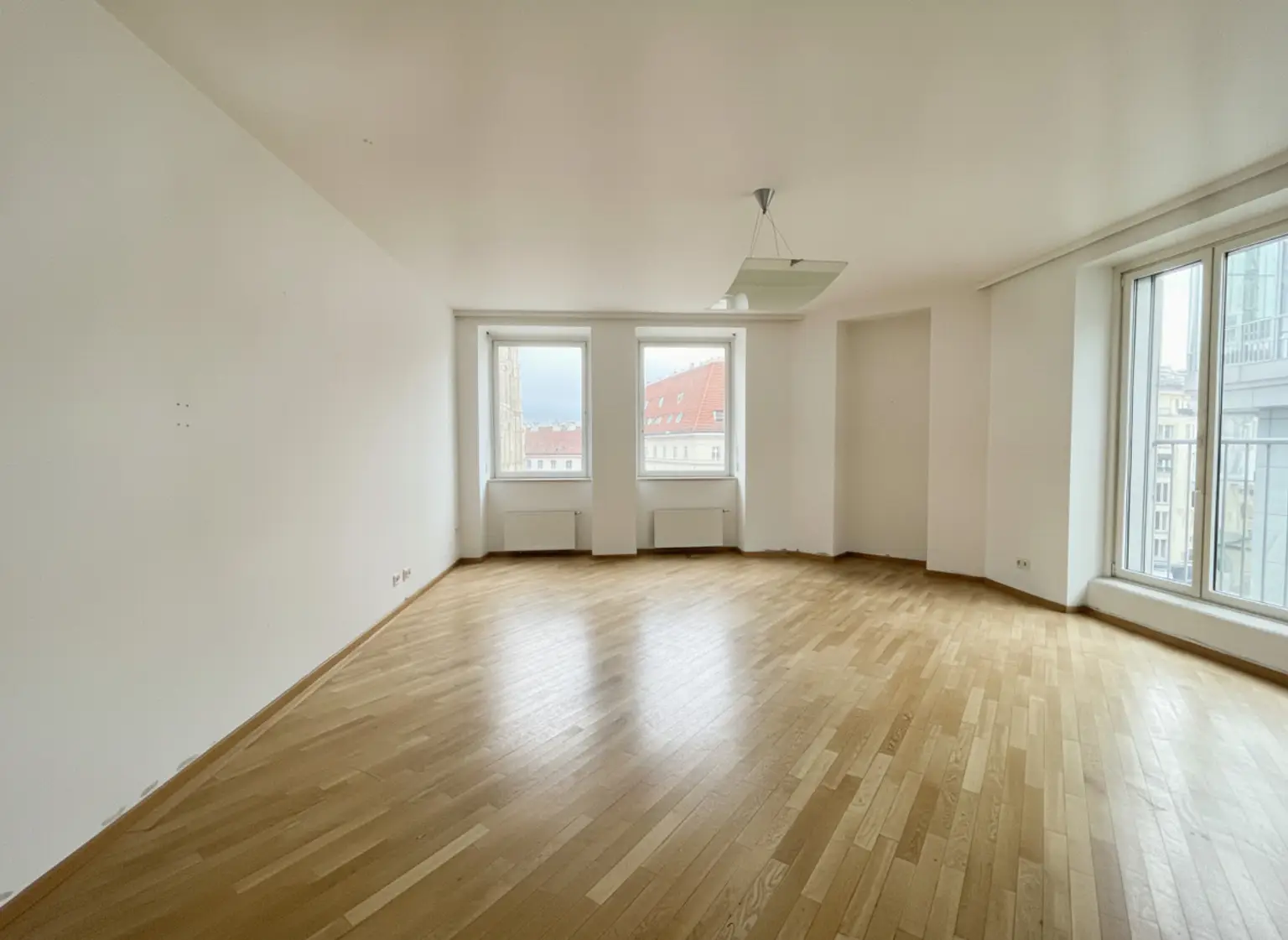 In Renovierung - UNBEFRISTET: Klimatisierte, helle Wohnung mit fantastischem Blick auf den Stephansdom / Under renovation – UNLIMITED RENT: Air-conditioned, bright flat with a fantastic view of St Stephen’s Cathedral