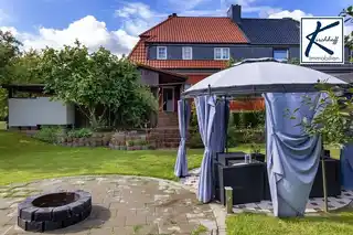 Garten mit Pavillion