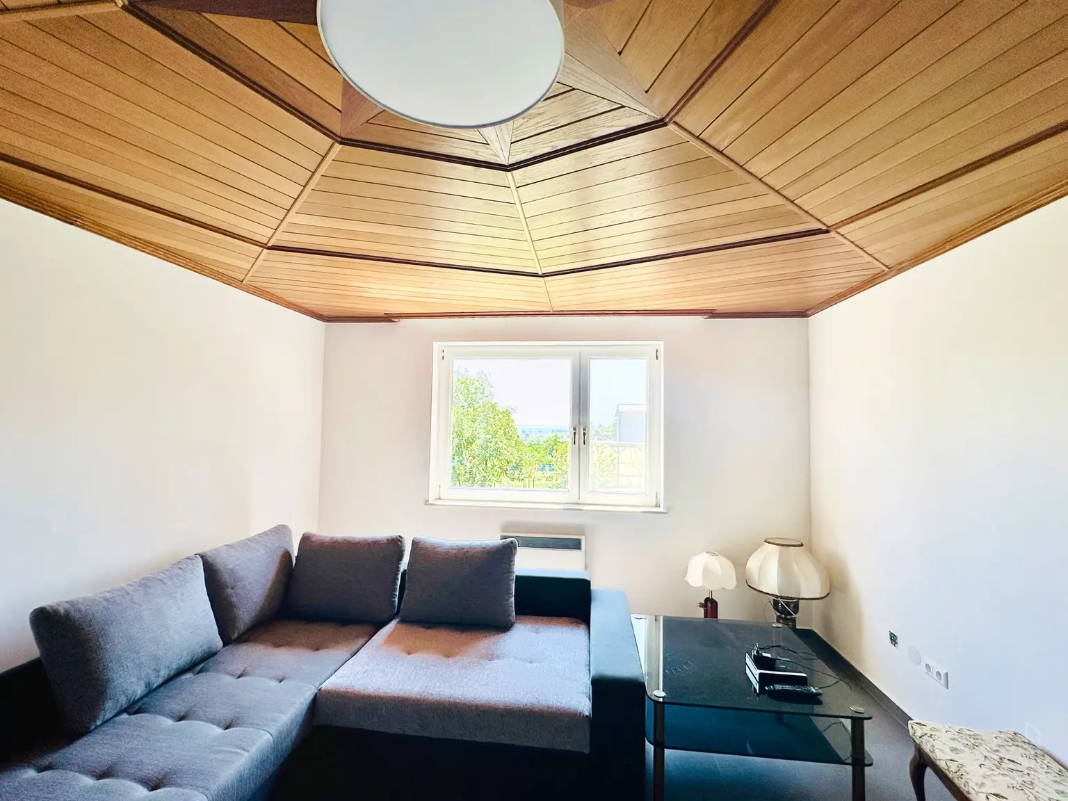 Charmanter Bungalow auf großzügigem Grundstück mit Seeblick