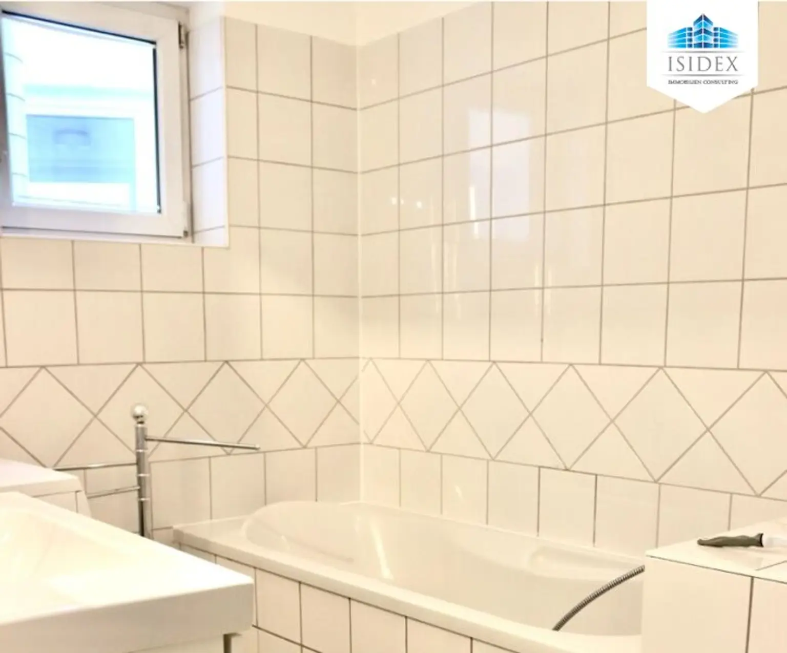 **NEU** Top ausgestattete 3-Zimmer DG-Maisonetten-Wohnung mit großzügiger TERRASSE und SAUNA! Perfekte Lage!!