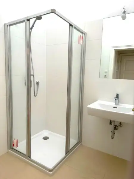 BÖRSE-NÄHE, klimatisiertes 98 m2 Dachgeschoss mit 9 m2 Terrasse, 3 Zimmer, Extraküche, 2 Bäder, Gonzagagasse
