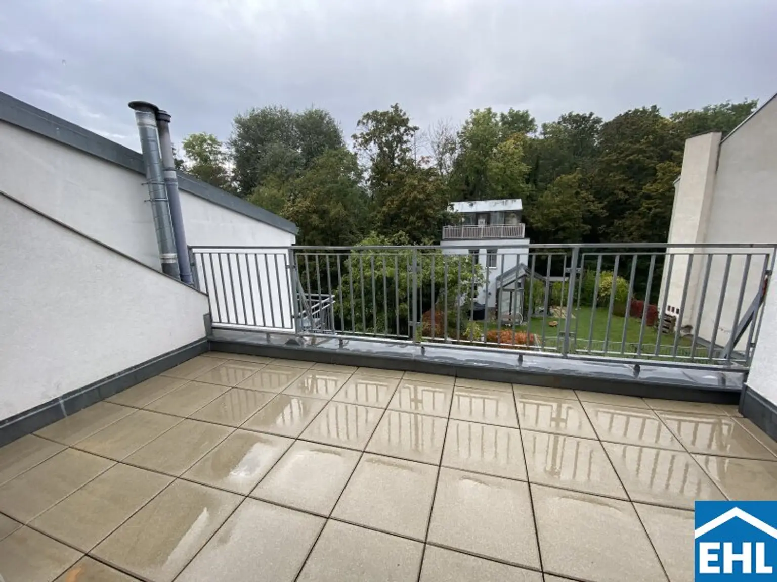 Ruhige Dachgeschosswohnung Terrasse und Balkon !