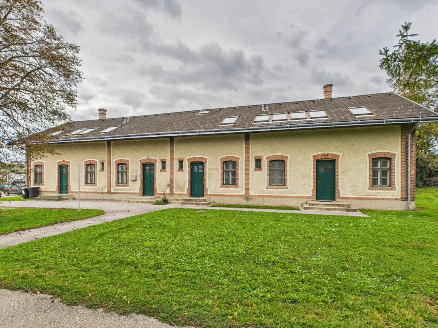 3 Bürohäuser, 38 Parkplätze in Toplage, hochfrequentiert, beste Infrastruktur