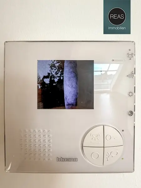 Provisionsfrei: Klimatisierte Dachgeschoss Maisonette mit 2 Terrassen und Kamin nahe Uno City!