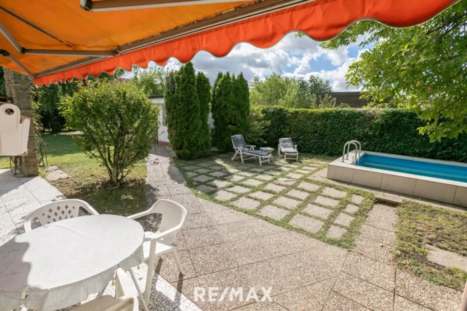 Baugrundstück in Seenähe mit Altbestand !