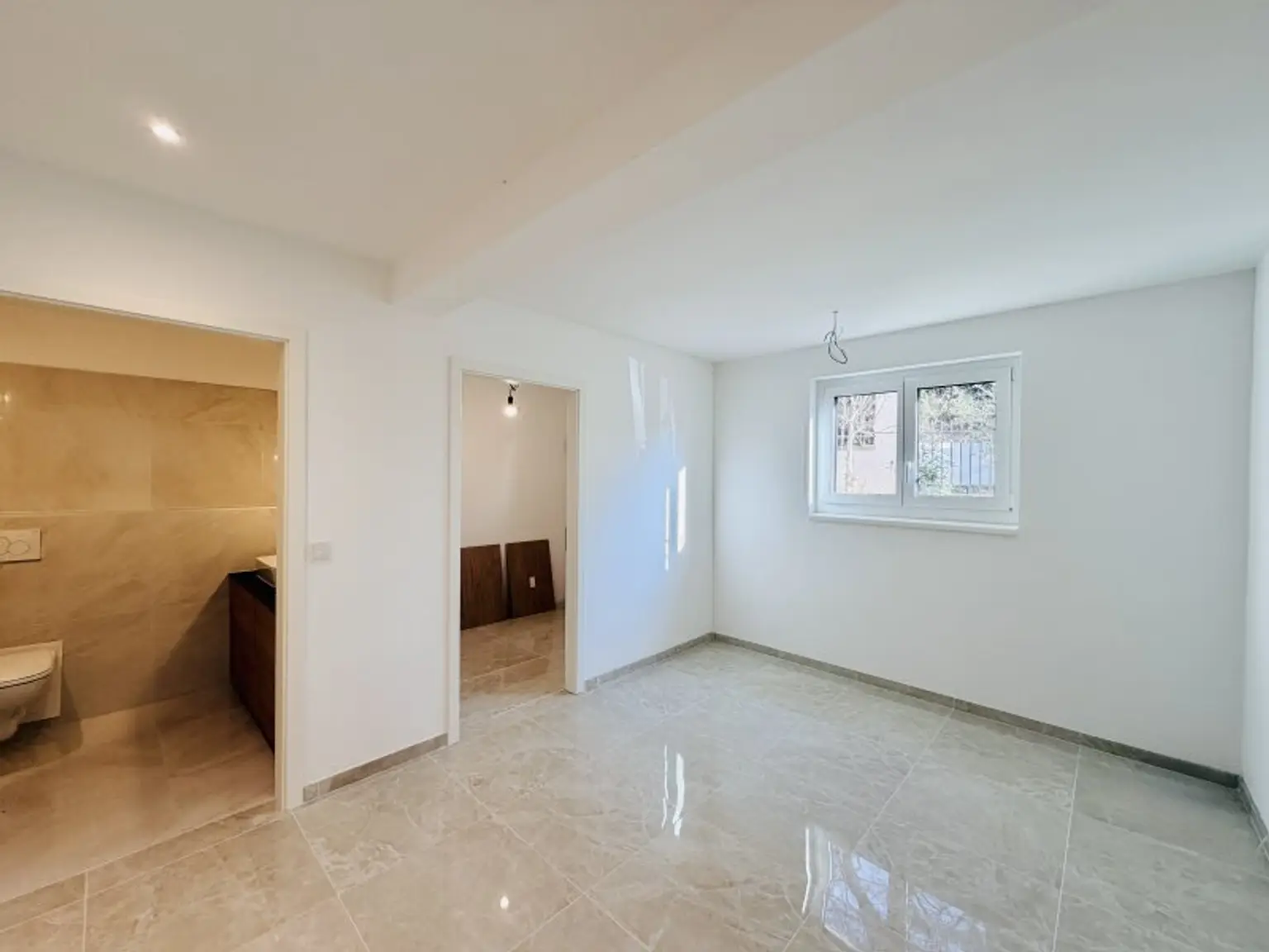 3 Wohnebenen - Kleingartenhaus mit Terrasse und Pool