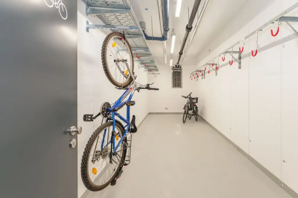 Erstbezug ab Februar! Nähe U6/U4! Helle 2-Zimmer-Wohnung mit Loggia zu vermieten!