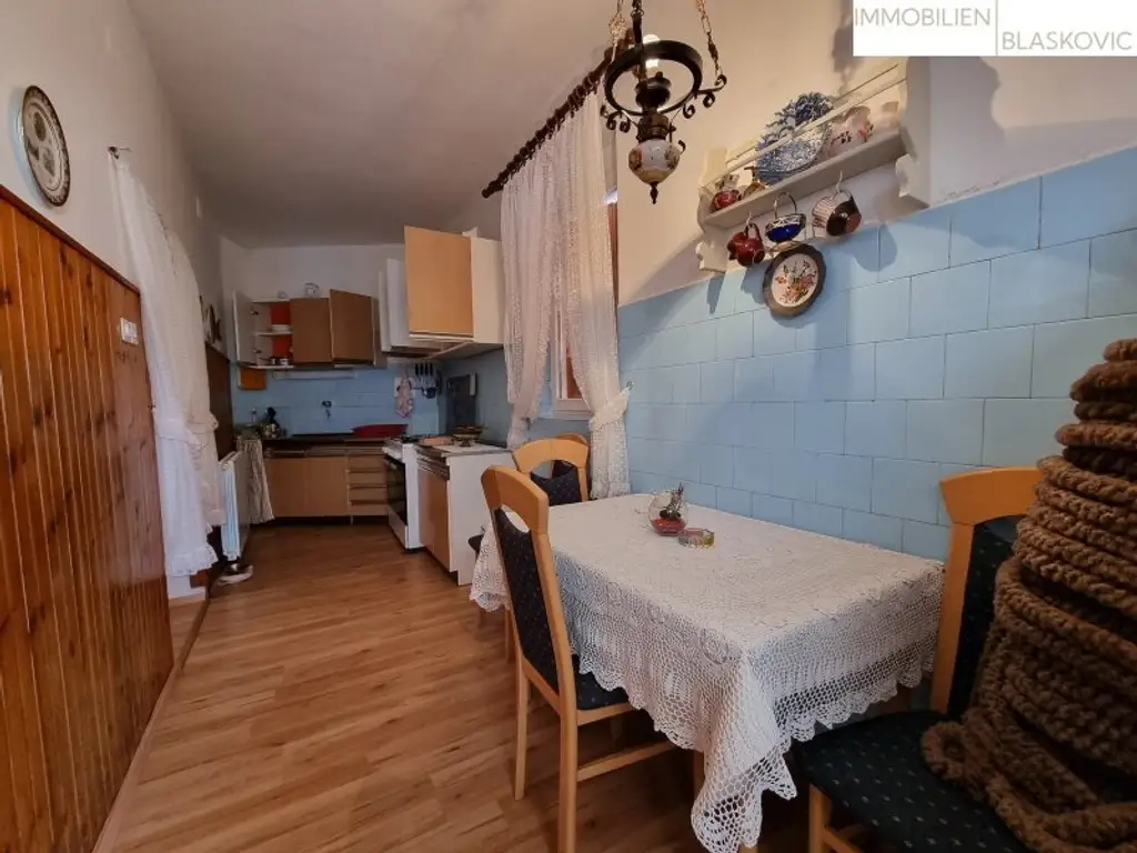Steinhaus mit drei separaten Wohneinheiten und wunderbarem Meerblick - Kastelir-Labinci