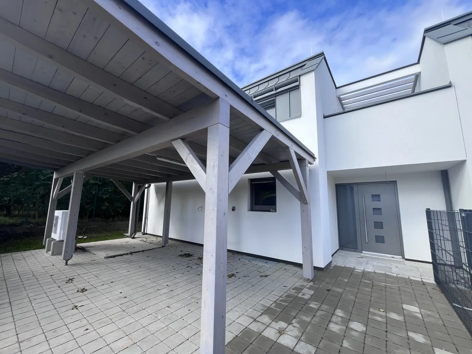 Erstbezug !!! Traumhafte Doppelhaushälfte -  mit 5 Zimmern, Garten, Wohnkeller und Stellplätzen!