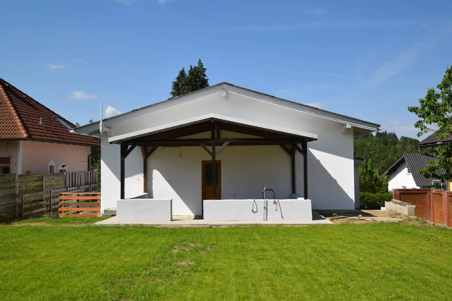 Hausrückseite mit Garten