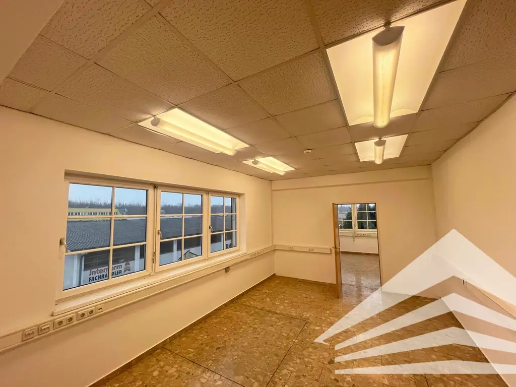 250 m² Büro mit 300 m² Lagerhalle in Steyregg! Parkplätze!