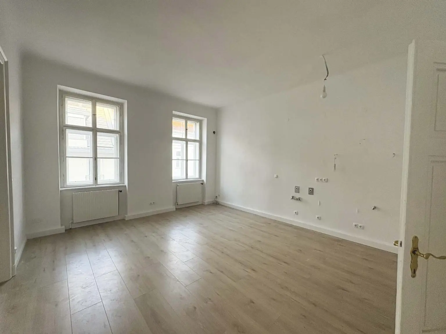 Teilsanierte 2 Zimmer Wohnung in Top Lage - 
Nahe altes AKH und Rathaus