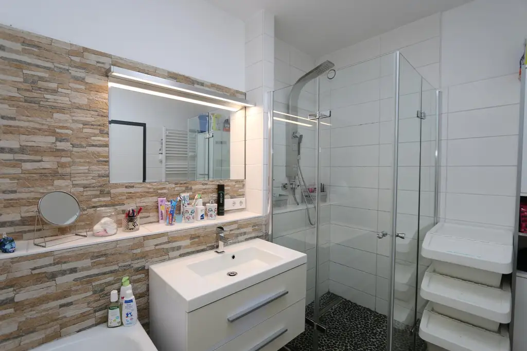 großzügige, attraktive 2 Zimmer-Wohnung