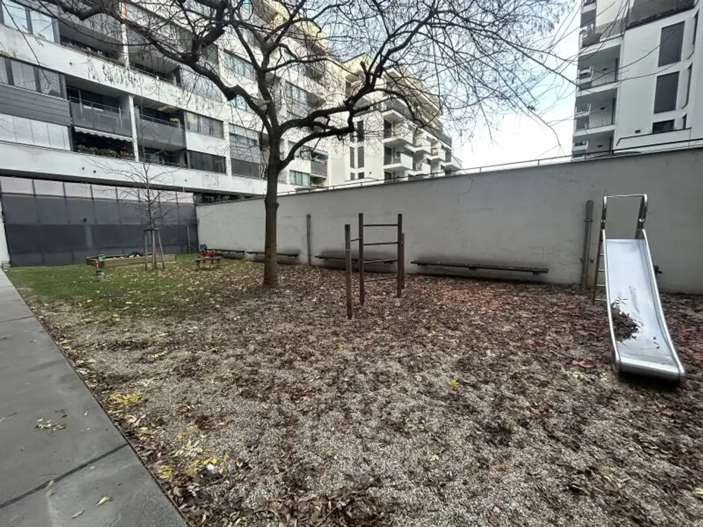 Bright 3-Room Apartment with Southeast-Facing Loggia in Prime Location – Near U1 Kagran & Donauzentrum