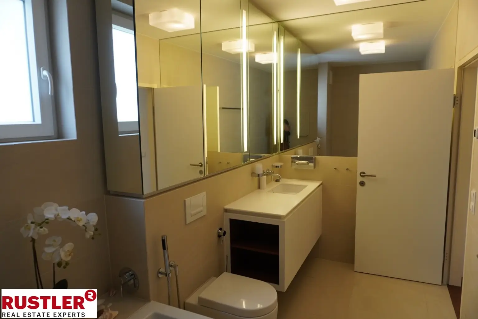 Exklusive Eigentumswohnung am See mit Privatstrand