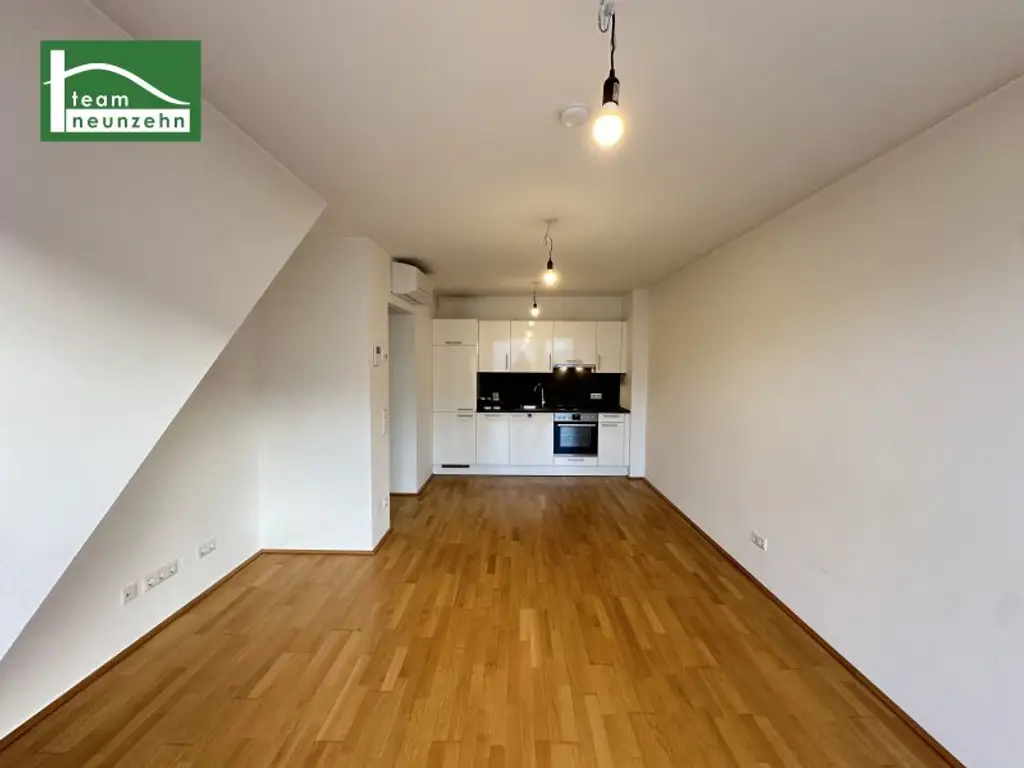 Klimatisierte Dachgeschoss-Wohnung mit Traumbad und Terrasse!