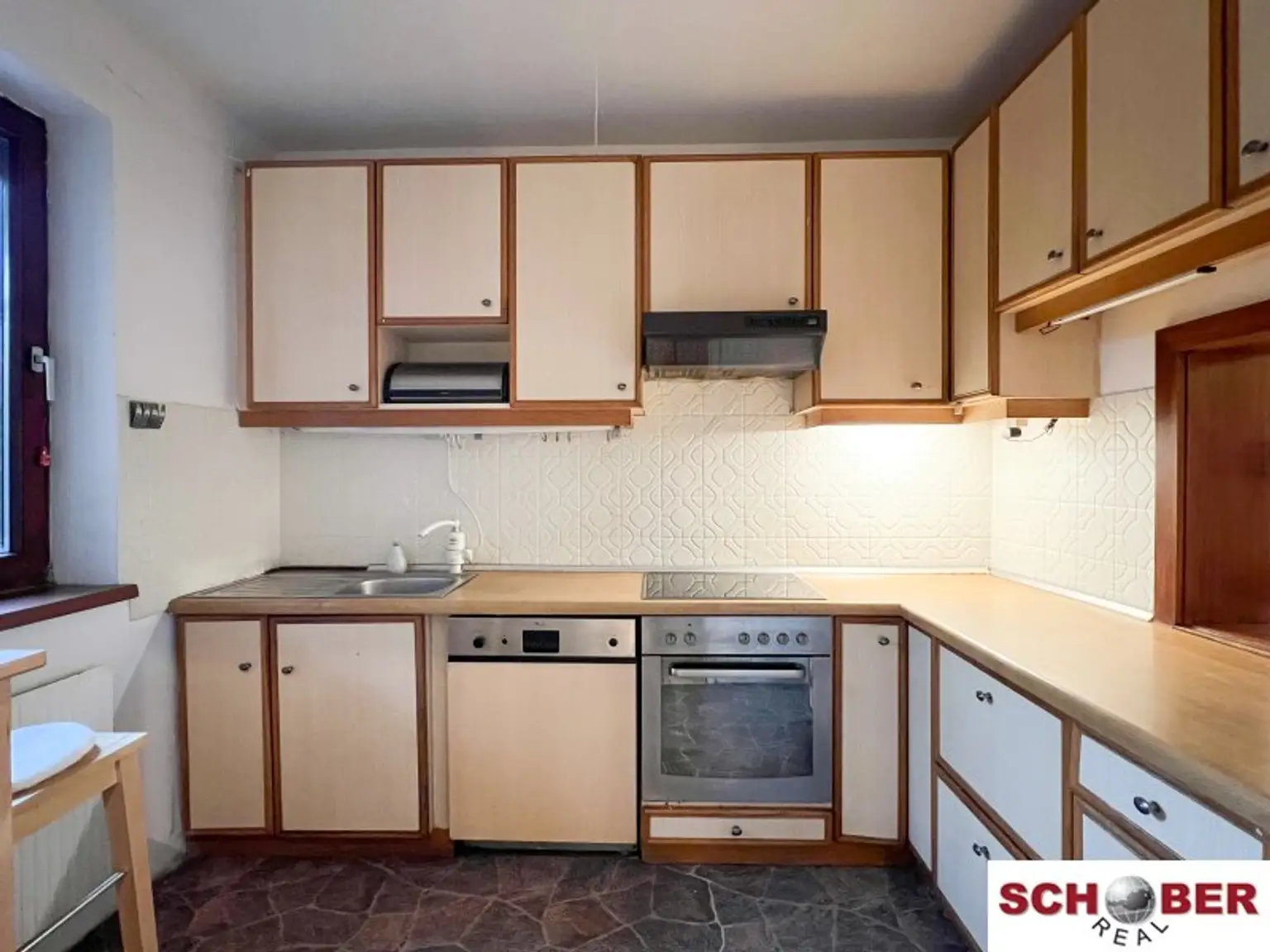 Nahe Stadtgrenze Baden - Doppelhaushälfte mit Renovierungsbedarf