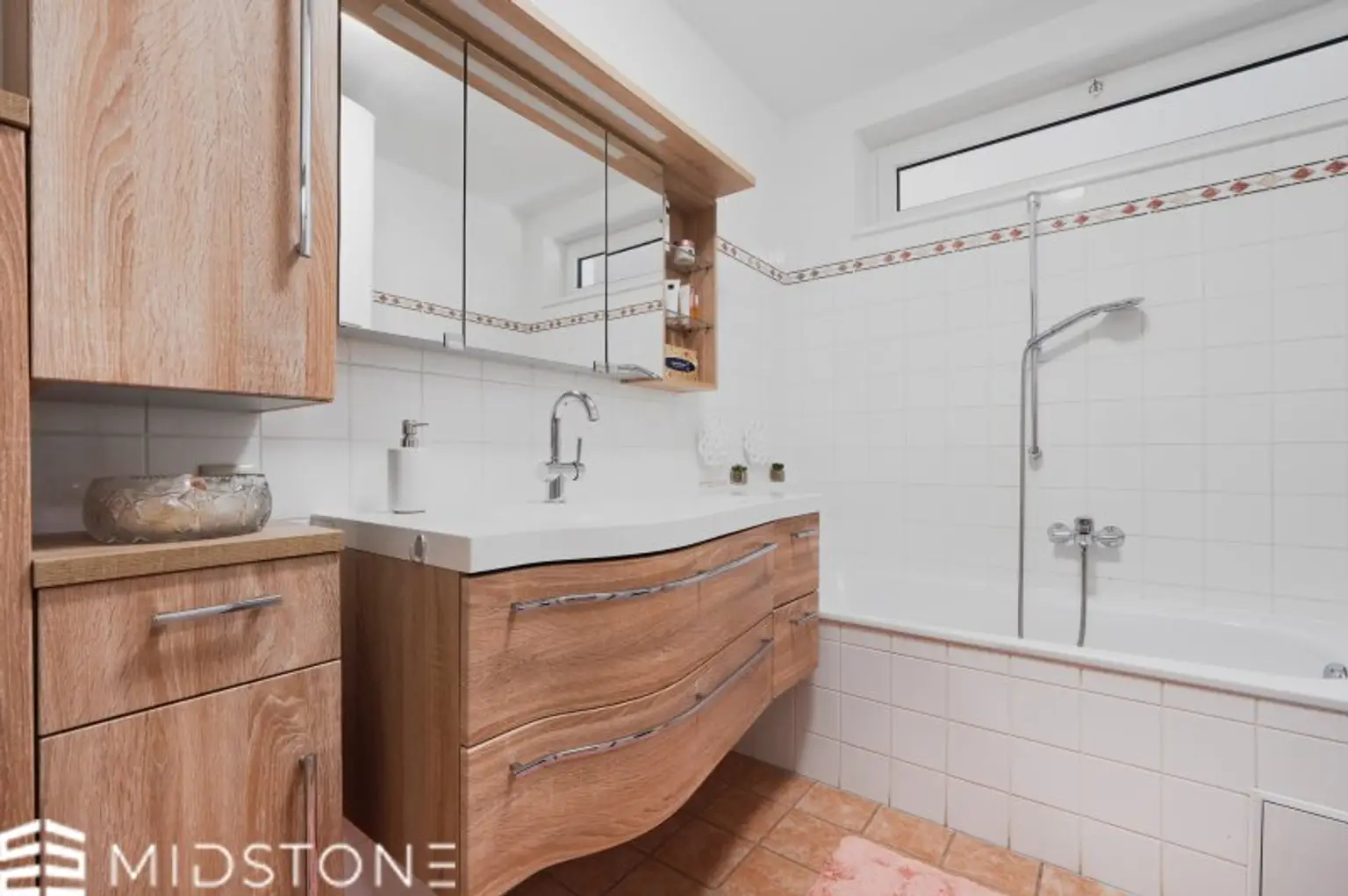 *Sonnige Gartenwohnung in ruhiger Lage* Komfortables Wohnen mit Terrasse und Garage