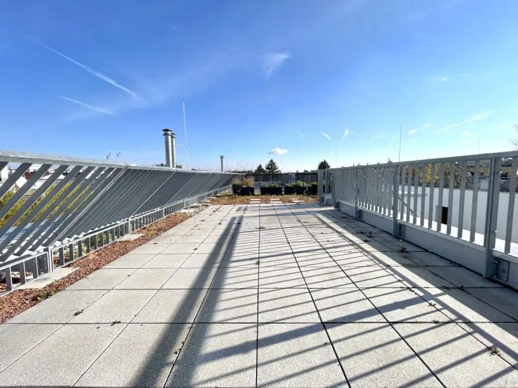 *TERRASSENTRAUM - Goldener Hirsch – Stilvolle 3-Zimmer-Wohnung mit Terrasse & Balkon in der Ziedlergasse, 23. Bezirk*