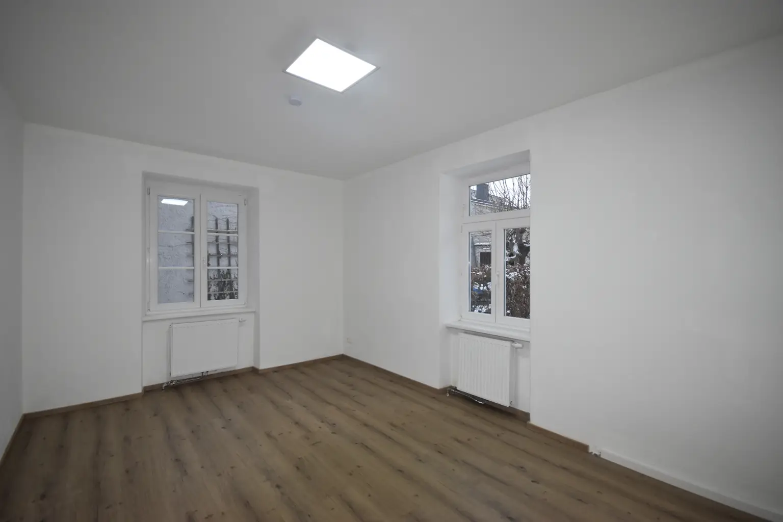 "ITZLING - Modernisierte GESCHÄFTSFLÄCHE oder BÜRO in Jahrhundertwendehaus"