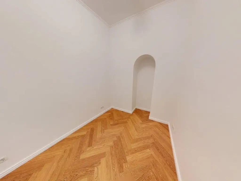 Erstbezug in Neubau Living - 
sanierte 4-Zimmer-Altbauwohnung