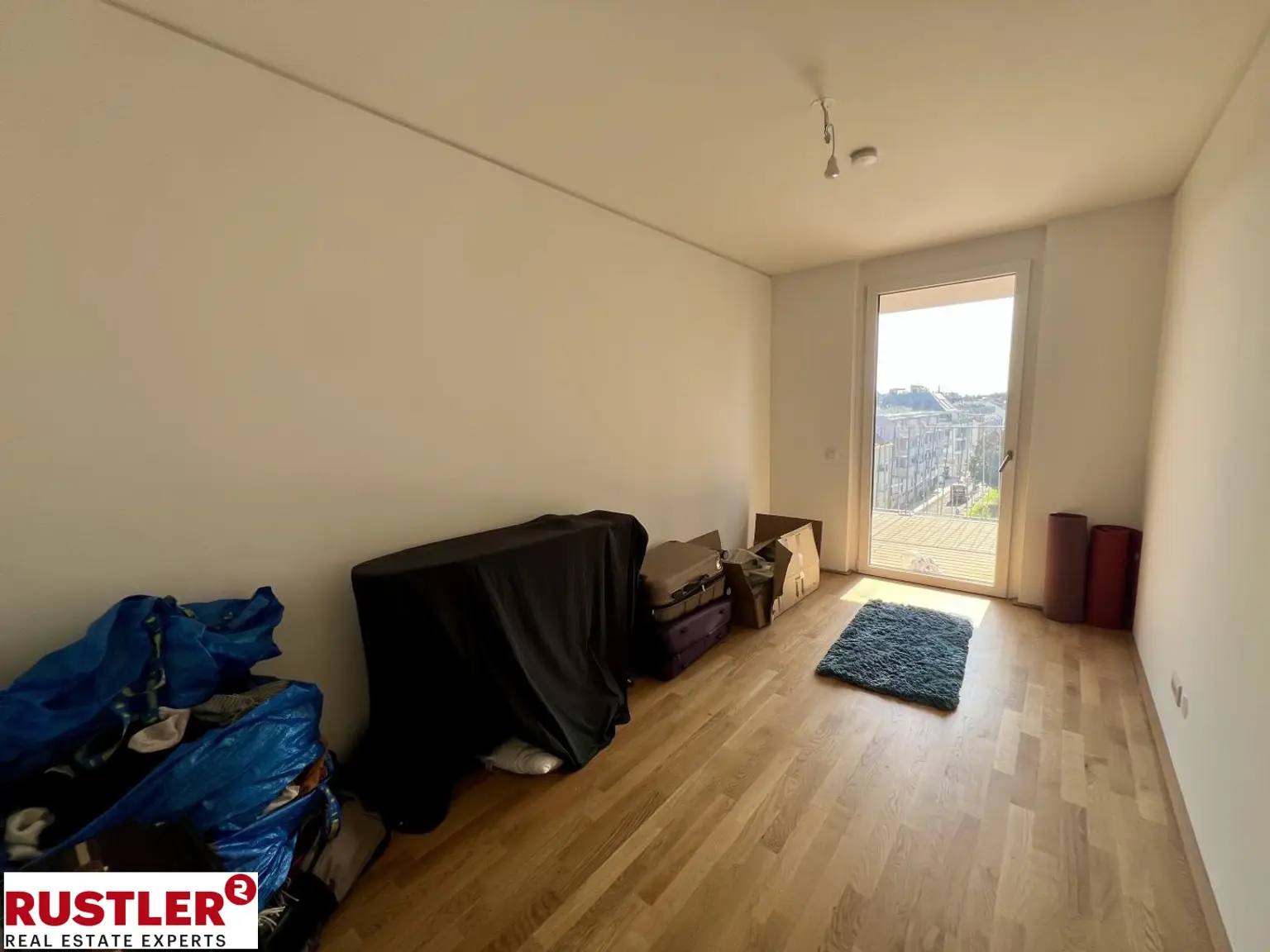 **ATTEMSGARTEN - HOCHWERTIGE 4 Zi WOHNUNG INKL. KÜCHE - 2 TERRASSEN - 2 BÄDER UND FITNESS**