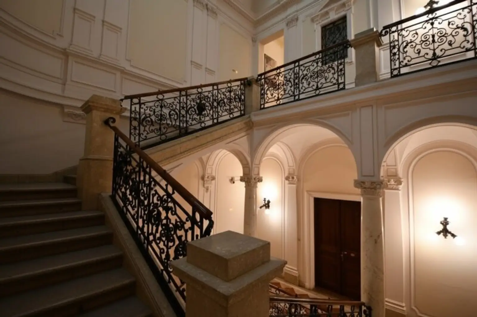 Exklusive Palais Büro mit Terrasse im Botschaftsviertel
