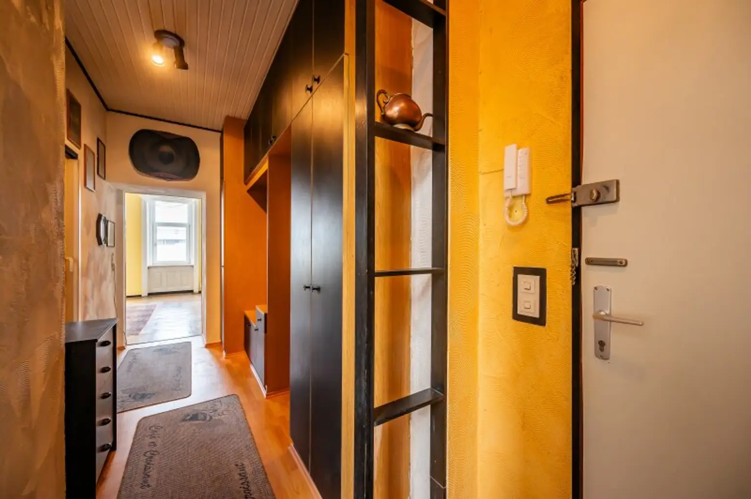 ++NEU++ Sanierungsbedürftige 3-Zimmer Altbauwohnung in guter Lage!!
