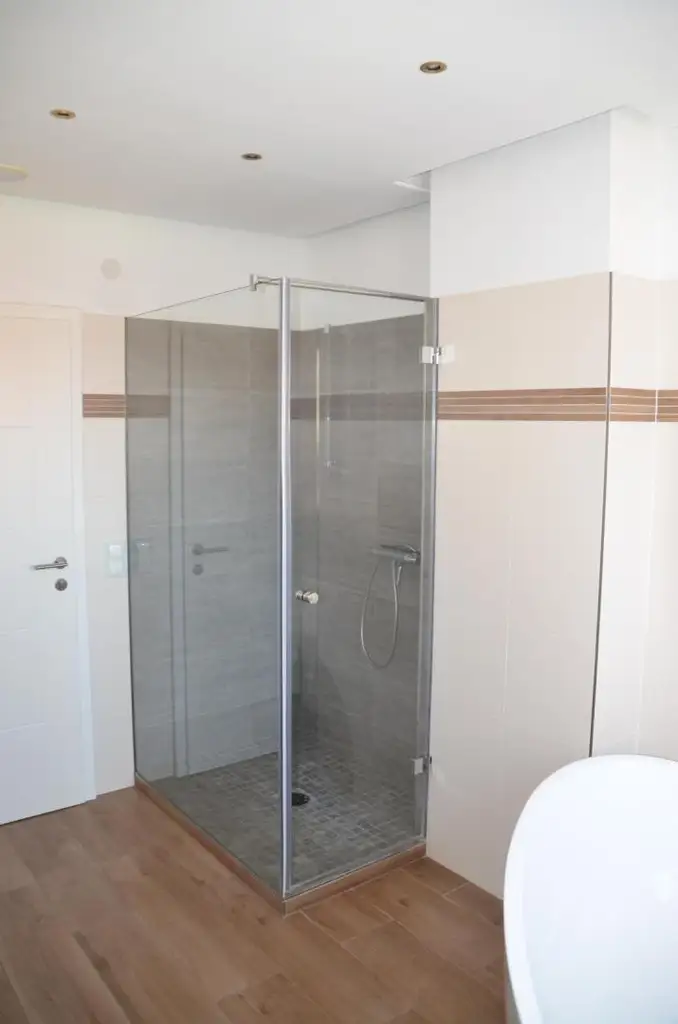 Moderne 4-Zimmer-Wohnung mit Wintergarten und Balkon