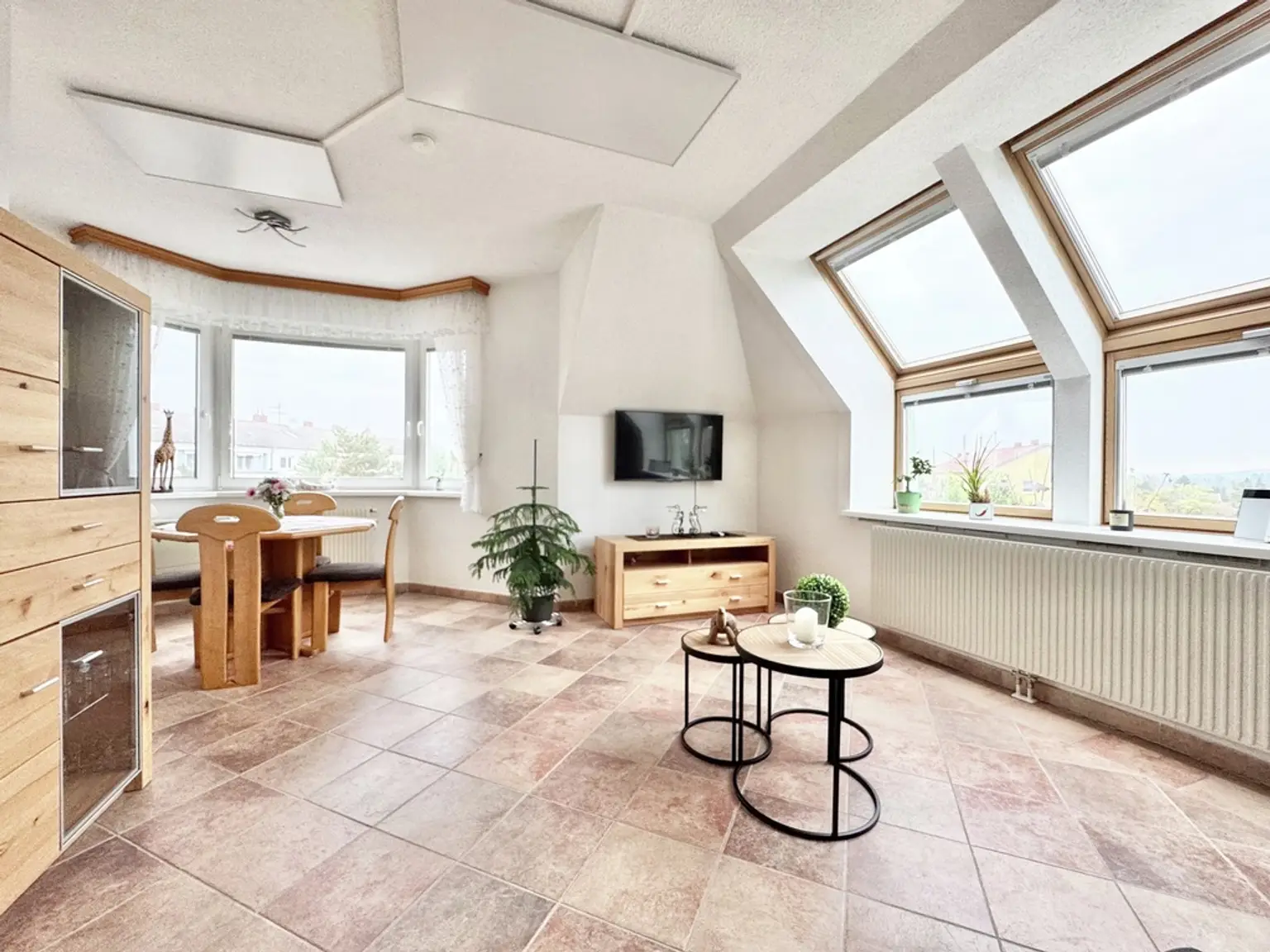 TRAUMHAFTE NEUBAUWOHNUNG MIT FERNBLICK | LICHTDURCHFLUTETE 3 ZIMMER | GARAGE | TOPLAGE IN EBERGASSING