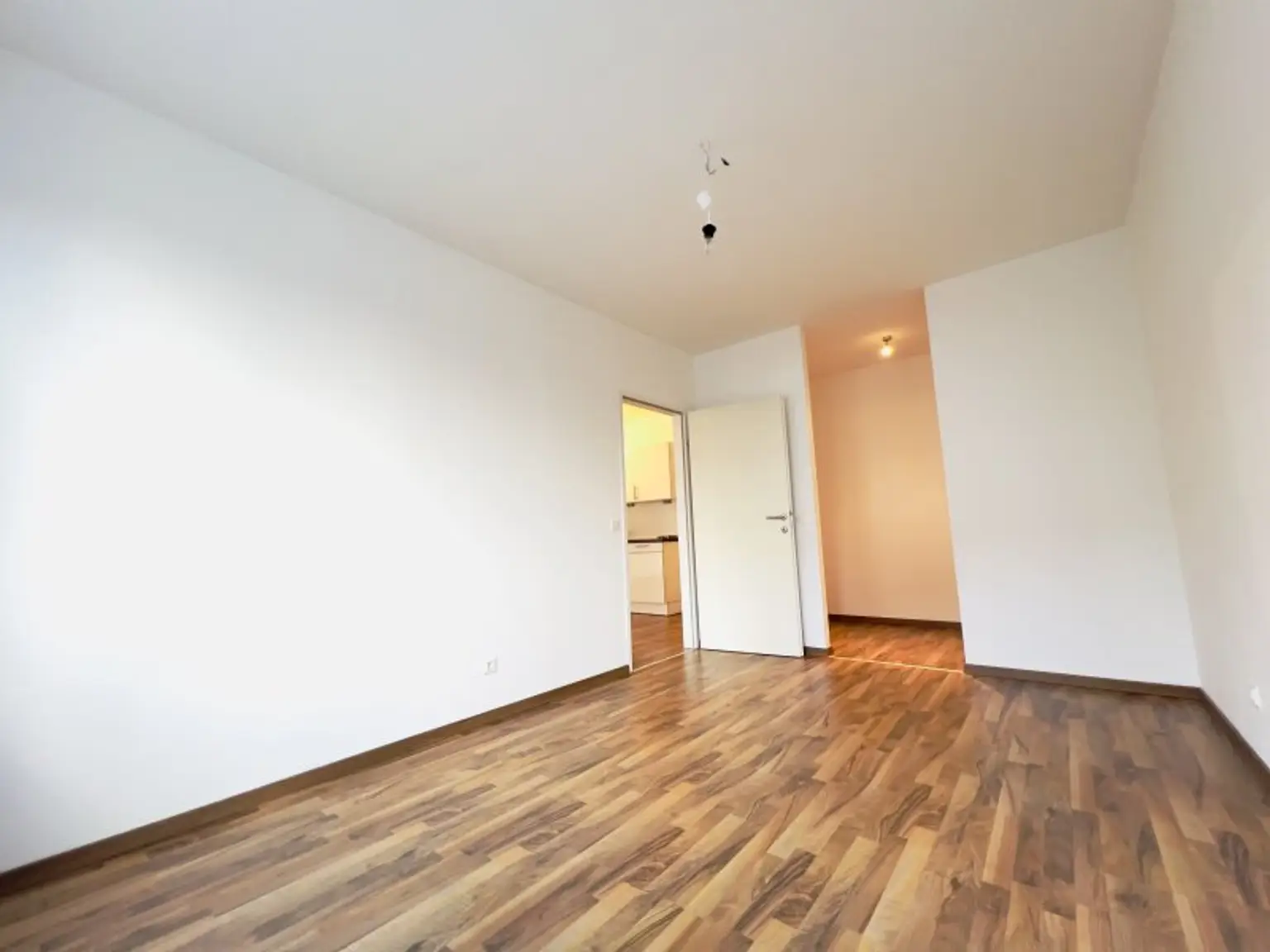 Schlafzimmer mit begehbarem Schrankraum