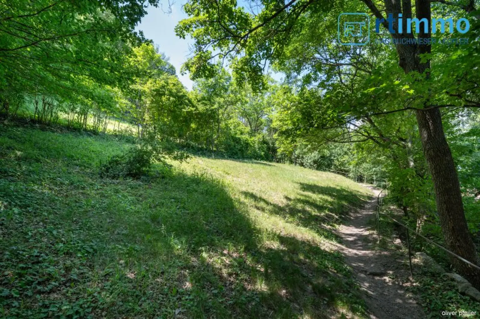 SELTENE GELEGENHEIT AM FUSSE DES KAHLENBERGS: Haus mit 835 qm Eigengrund zu kaufen + ca. 2500 qm anschließenden, sehr günstigen Pachtgrund zu übernehmen!