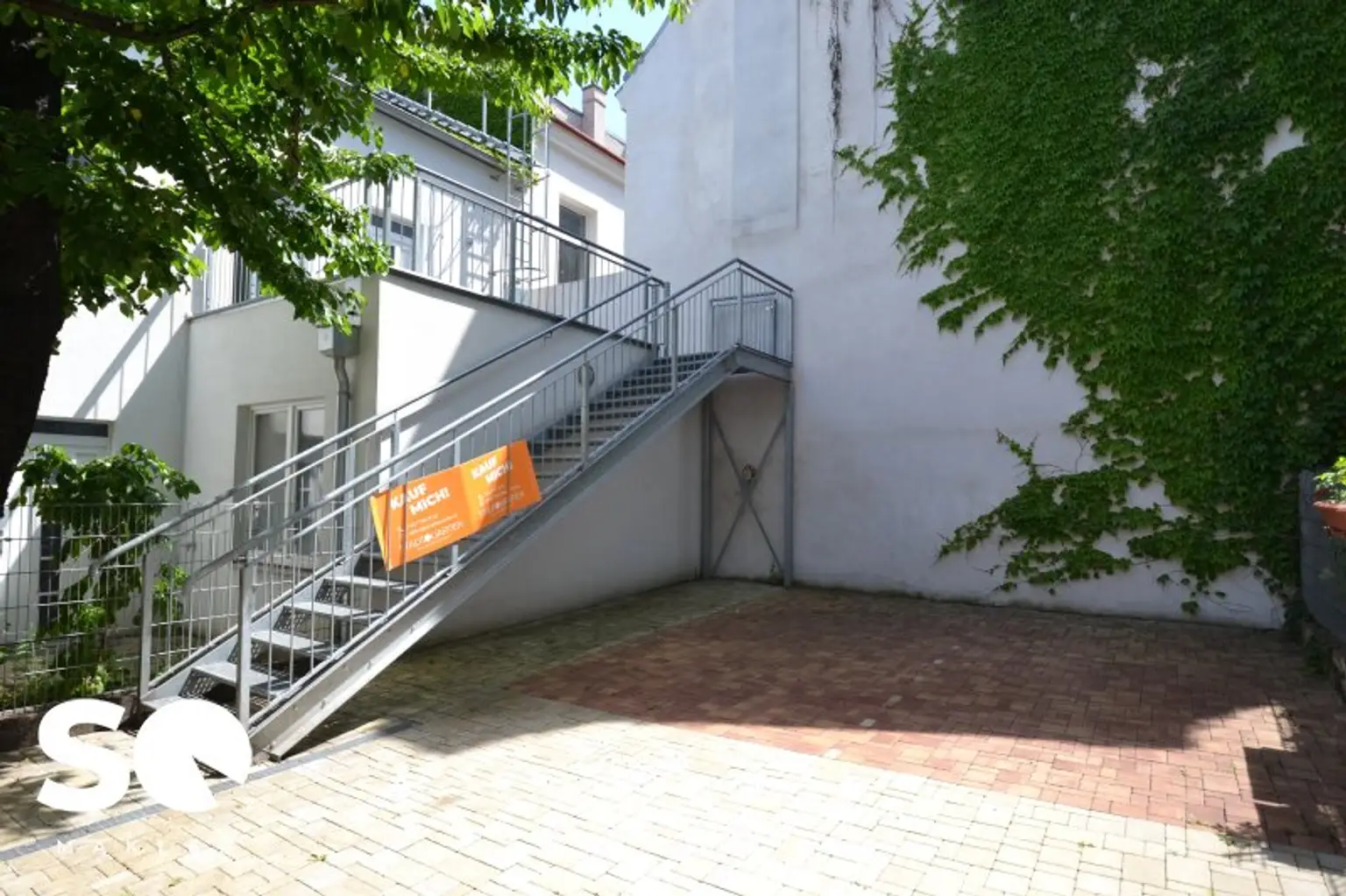 Stellplätze/ Innenhof rechts